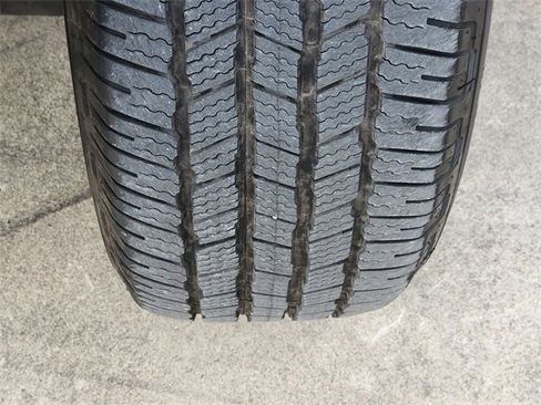 Used 2021 Chevrolet Suburban Z71 w/ Z71 Off-Road Package image 11