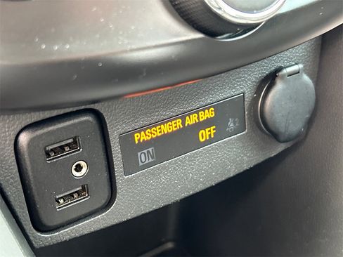 Used 2022 Chevrolet Trax LT w/ Redline Edition image 17