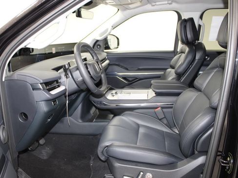 New 2026 Lincoln Navigator L Premier AWD/4WD image 23