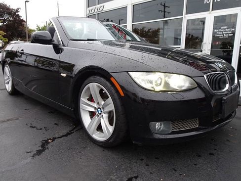 Used 2010 BMW 335i Convertible image 2