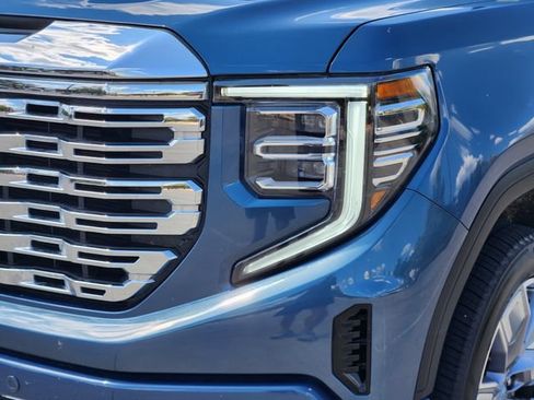 Used 2025 GMC Sierra 1500 Denali w/ Denali Reserve Package AWD/4WD image 9