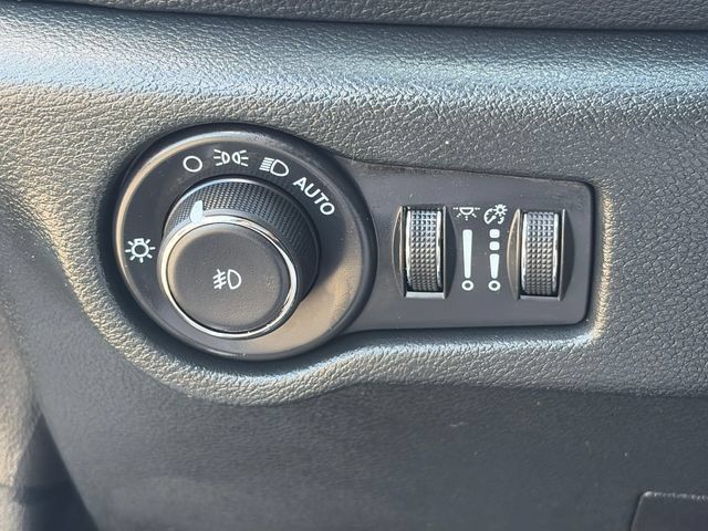 Used 2025 Chrysler Pacifica Select FWD image 61