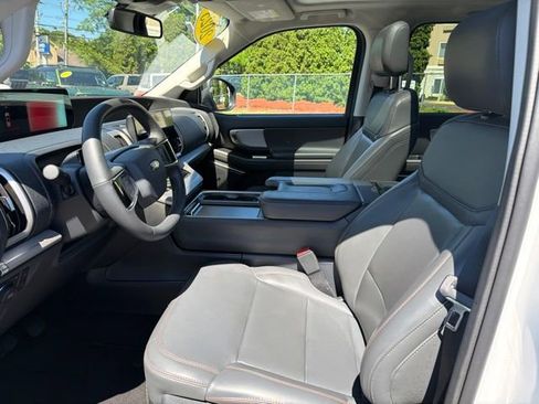 Used 2025 Ford Expedition Active AWD/4WD image 18