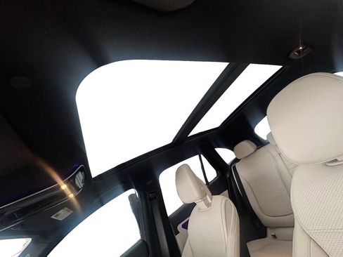 Used 2024 Mercedes-Benz GLC 300 4MATIC image 11