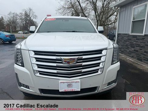 Used 2017 Cadillac Escalade Platinum AWD/4WD image 2