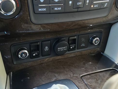 Used 2014 INFINITI QX80 4WD w/ Deluxe Touring Package image 24
