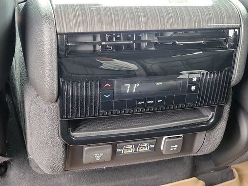 Used 2022 Jeep Wagoneer Series II RWD image 18