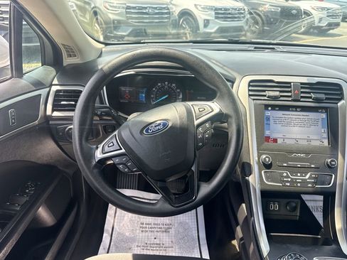 Used 2019 Ford Fusion SE FWD image 23