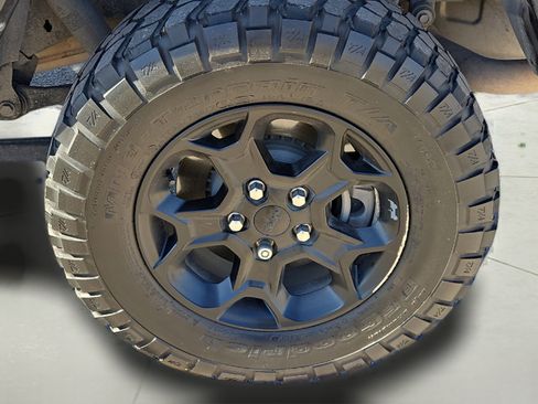 Used 2023 Jeep Gladiator Sport AWD/4WD image 17