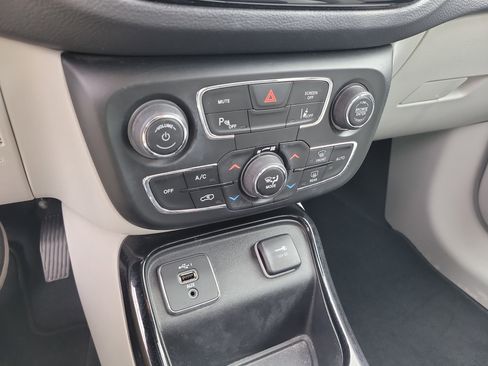 Used 2021 Jeep Compass Limited w/ Elite Interior Group image 23