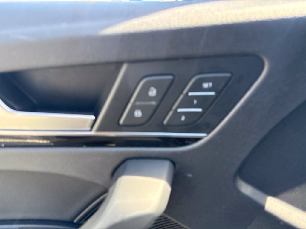Used 2020 Audi Q5 e Premium Plus w/ Premium Plus Package AWD/4WD image 24
