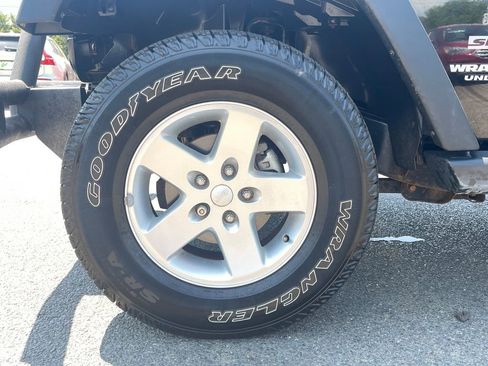 Used 2015 Jeep Wrangler Unlimited Sport w/ Quick Order Package 24S AWD/4WD image 12