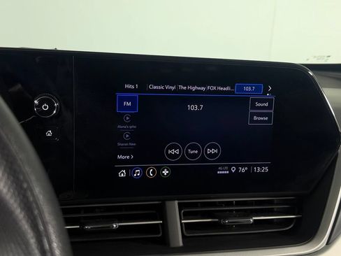 Used 2024 Chevrolet Trax LS w/ LS Convenience Package FWD image 32