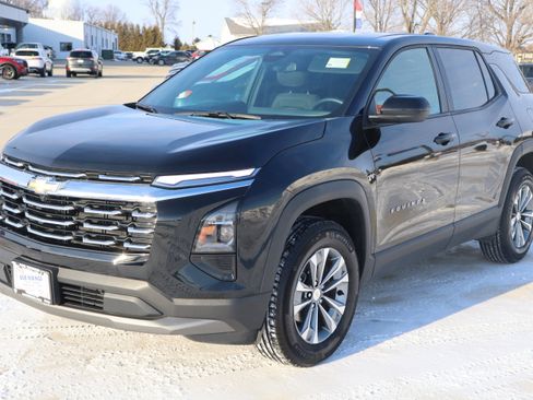 Used 2025 Chevrolet Equinox LT image 2