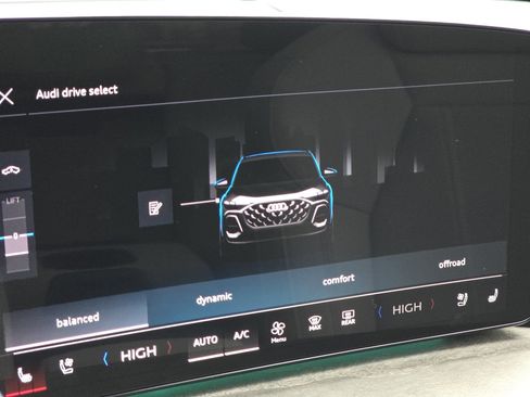 Certified 2025 Audi Q5 Prestige image 21