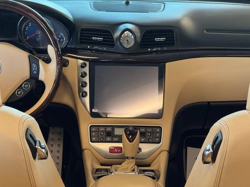 Used 2014 Maserati GranTurismo Convertible RWD image 43
