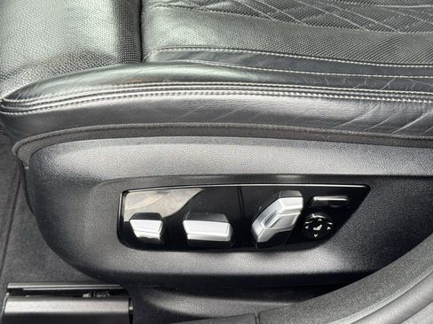 Used 2018 BMW 750i xDrive image 27