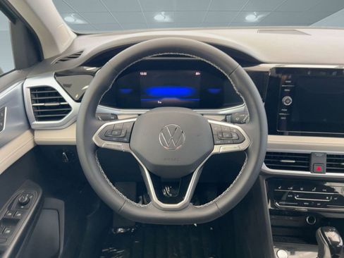 New 2026 Volkswagen Taos SE image 17