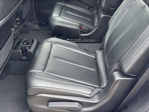 Used 2024 Jeep Grand Cherokee L Limited w/ Black Appearance Package RWD image 15