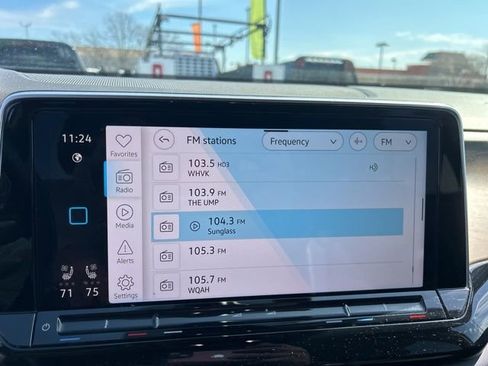 Used 2024 Volkswagen Atlas SE image 23