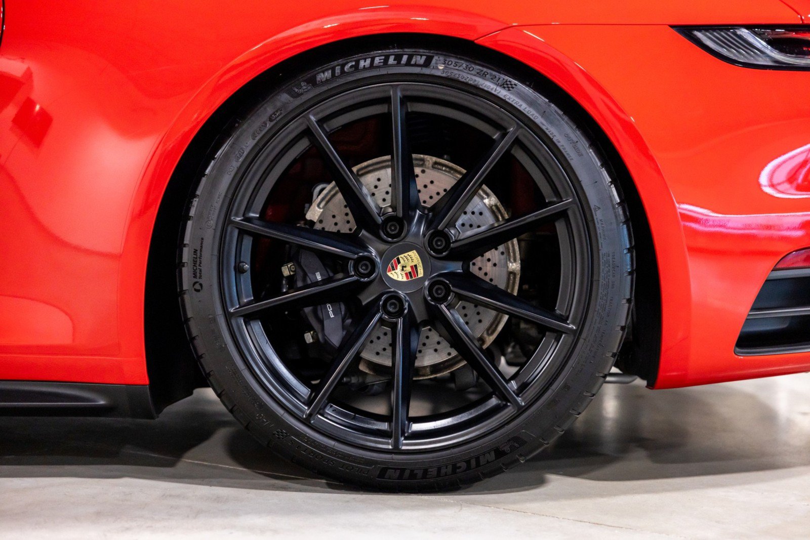 Used 2024 Porsche 911 Carrera RWD image 17