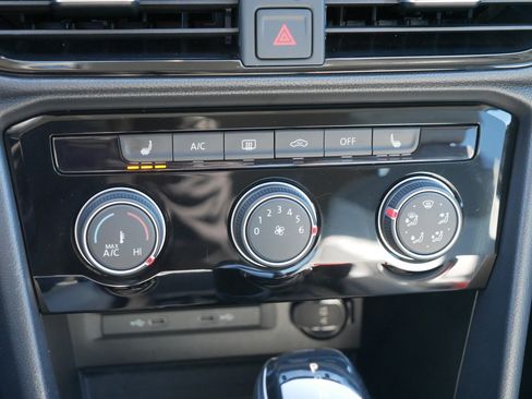 Used 2023 Volkswagen Taos SE image 23