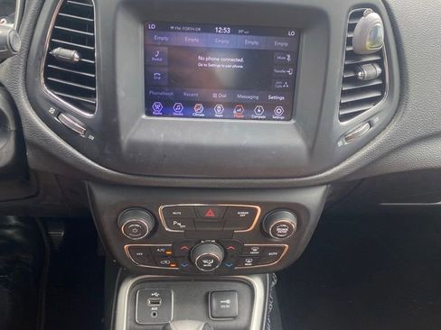 Used 2018 Jeep Compass Latitude w/ Popular Equipment Group FWD image 3