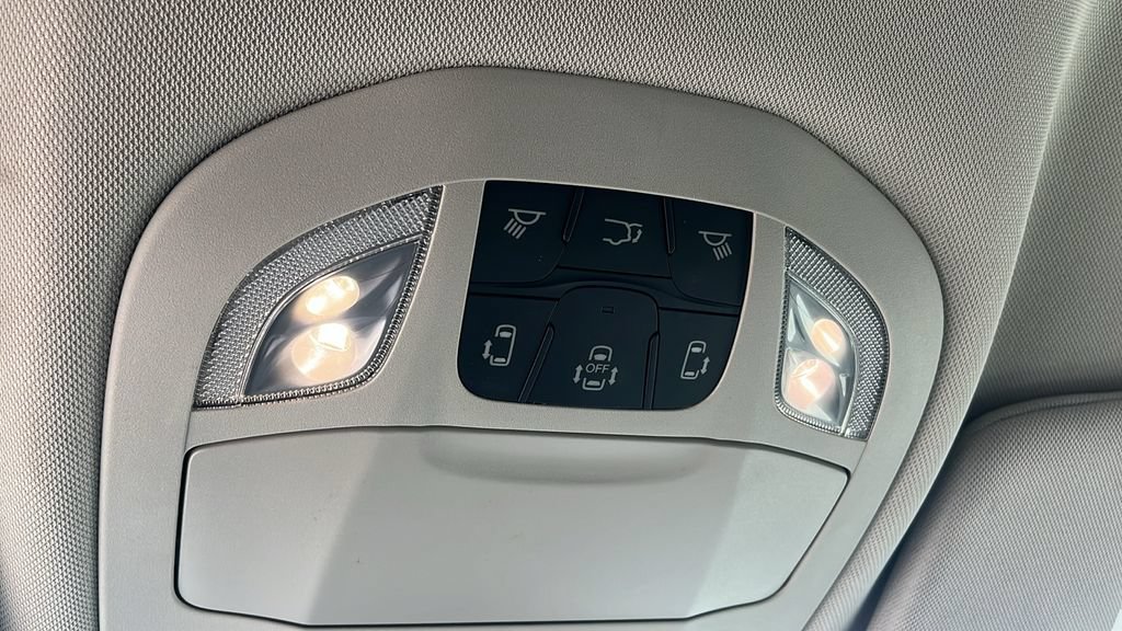 Used 2024 Chrysler Pacifica Touring-L FWD image 17