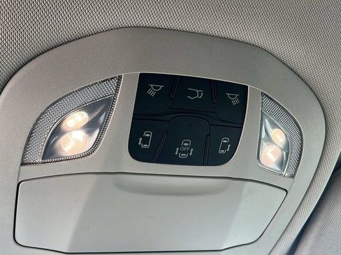 Used 2024 Chrysler Pacifica Touring-L FWD image 17