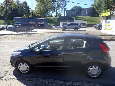 Used 2011 Ford Fiesta SE w/ 201A Rapid Spec Order Code image 4