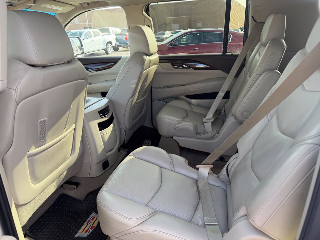 Used 2017 Cadillac Escalade ESV Luxury AWD/4WD image 21