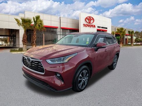 Certified 2021 Toyota Highlander XLE image 9