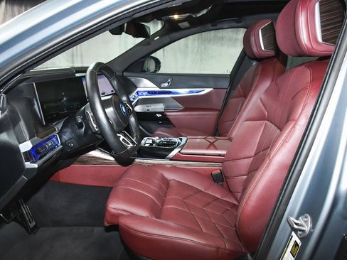 Used 2023 BMW i7 xDrive60 image 76