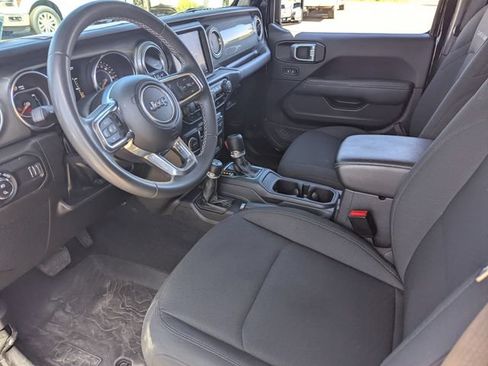 Used 2023 Jeep Gladiator Overland w/ Trailer Tow Package AWD/4WD image 24