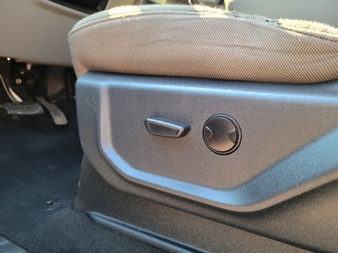 Used 2022 Ford F250 XLT w/ XLT Premium Package image 16