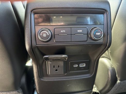 Used 2023 GMC Acadia SLT image 22