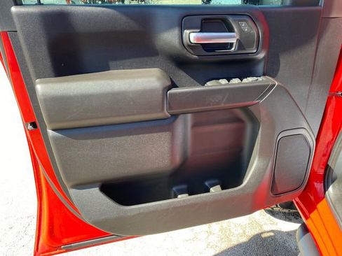 Used 2025 Chevrolet Silverado 2500 Custom w/ Custom Convenience Package image 10