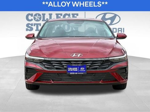 Used 2024 Hyundai Elantra SEL w/ Convenience Package image 10