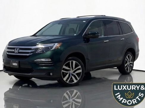 Used 2017 Honda Pilot Touring image 1