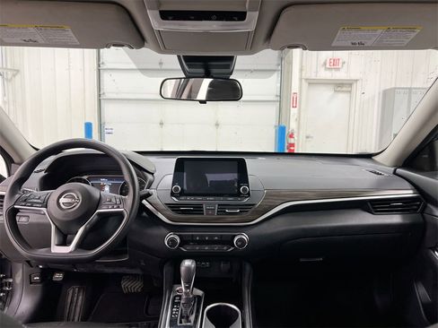 Used 2023 Nissan Altima 2.5 SV image 10