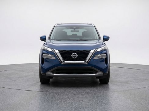Used 2025 Nissan Rogue SV FWD image 2