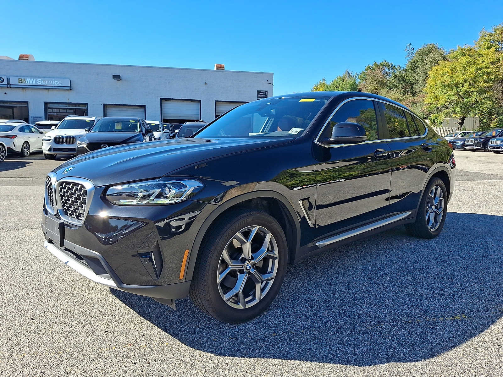 Used 2025 BMW X4 xDrive30i w/ Premium Package AWD/4WD image 3