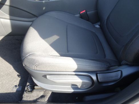 New 2025 Hyundai Tucson SE image 9