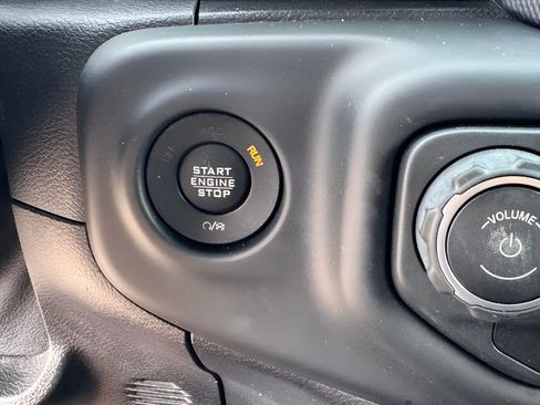 Used 2018 Jeep Wrangler Sport AWD/4WD image 20