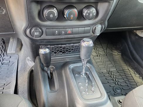 Used 2018 Jeep Wrangler Unlimited Sport w/ Connectivity Group AWD/4WD image 20