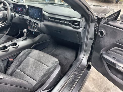 Used 2025 Ford Mustang Coupe image 25