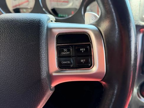 Used 2012 Dodge Challenger SXT RWD image 33