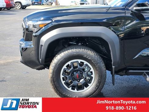 Used 2024 Toyota Tacoma TRD Off-Road AWD/4WD image 9