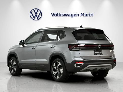 New 2026 Volkswagen Taos SE AWD/4WD image 3