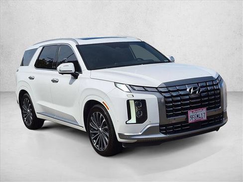 Used 2023 Hyundai Palisade Calligraphy FWD image 3